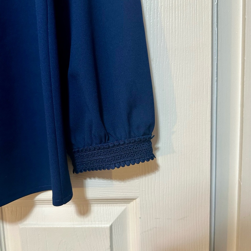 Ann Taylor Women's Blue Blouse With Cuff Detail Size Medium - Picture 3 of 3